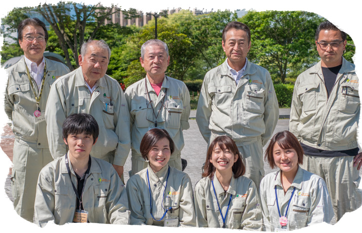 写真：スタッフの集合写真