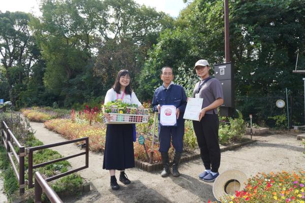 写真中央：代表 秀平さん