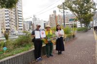 写真中央：代表 山野さん