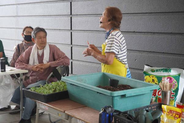 黄エプロン:講師の前田さん