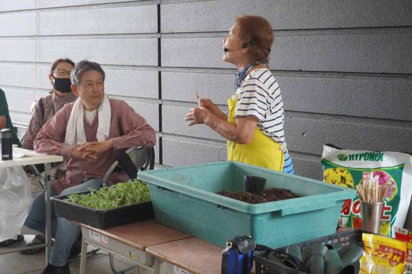 黄エプロン：講師の前田さん